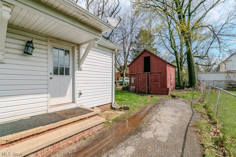 4437 Center Street, Willoughby, OH - Photo 3