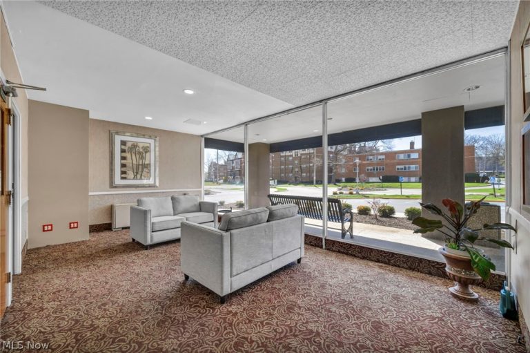 12520 Edgewater Drive #806, Lakewood, OH - Photo 5