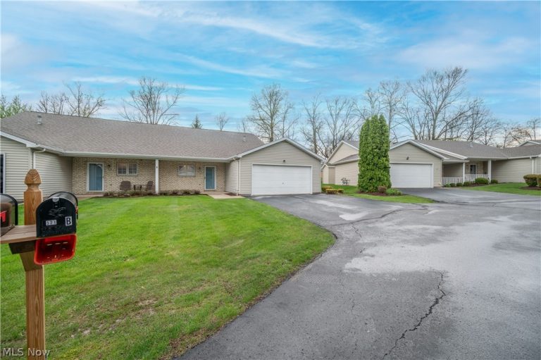 521 Wilcox Lane #B, Austintown, OH - Photo 2