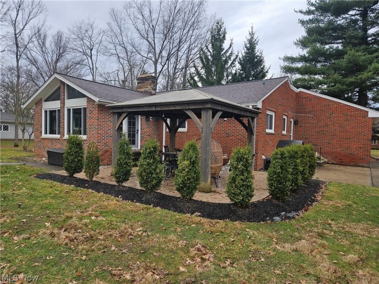 3015 Rockefeller Road, Willoughby Hills, OH - Photo 2