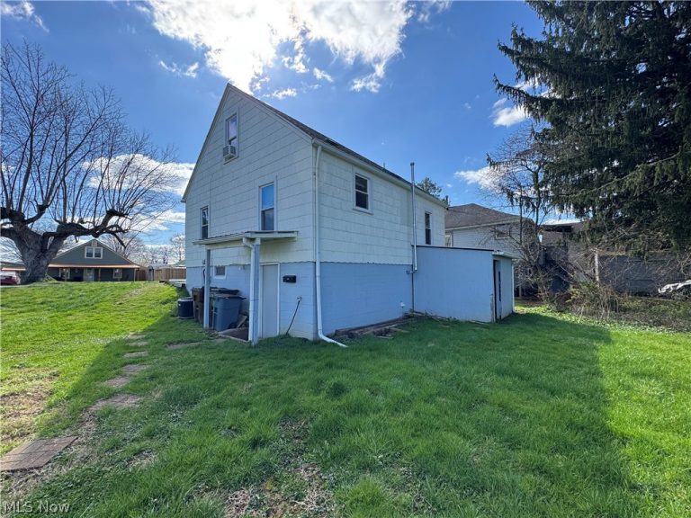 617 Florence Street, Belpre, OH - Photo 4