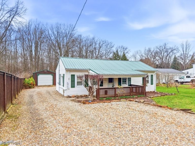 121 Meadowridge Road, Mogadore, OH - Photo 3