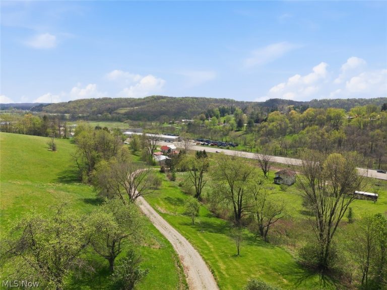 3741 Mayfair Lane, Cambridge, OH - Photo 8