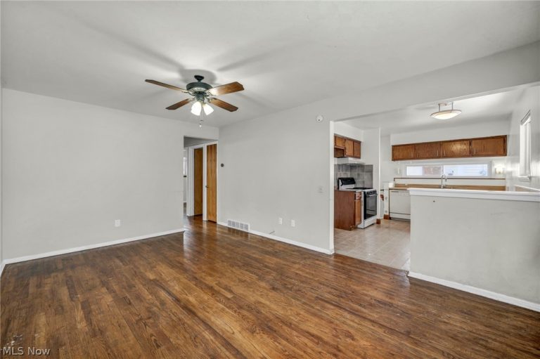 7 Smith Court, Elyria, OH - Photo 5