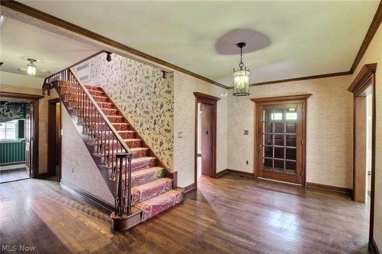 2710 Chesterton Road, Shaker Heights, OH - Photo 2