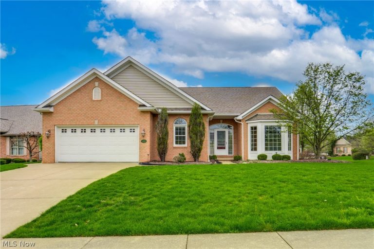 2222 Burberry Street, North Canton, OH - Photo 2