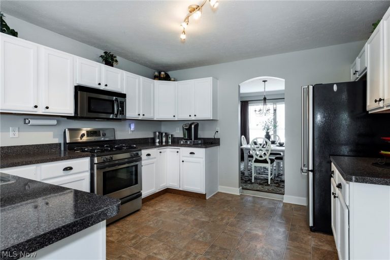 37049 Chaddwyck Lane, North Ridgeville, OH - Photo 6