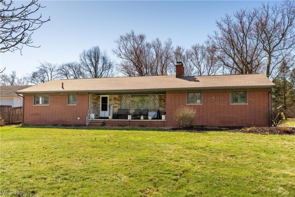 1670 Berna Road, Green, OH