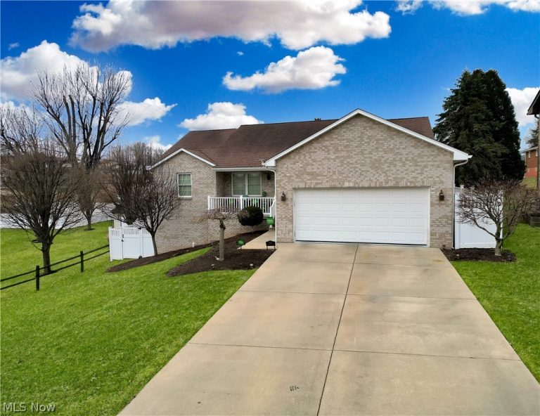 1343 COURTLAND Road, Weirton, WV - Photo 2