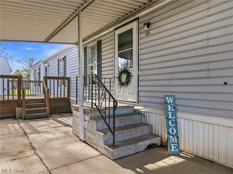 605 Sugar Pines Drive, Warren, OH, 44481