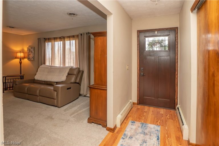 3878 Sprucehaven Street, Uniontown, OH - Photo 4