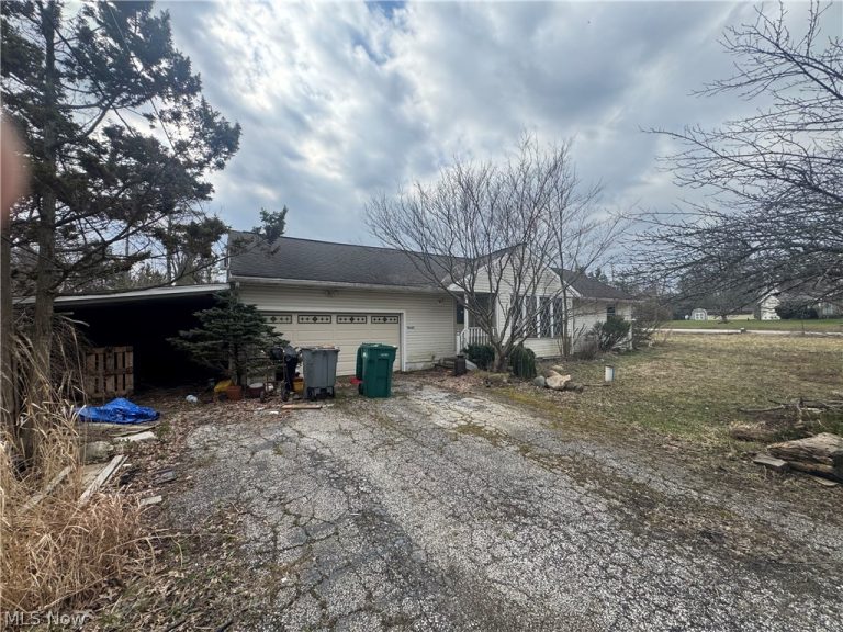 8367 Kirkwood Drive, Chesterland, OH - Photo 3