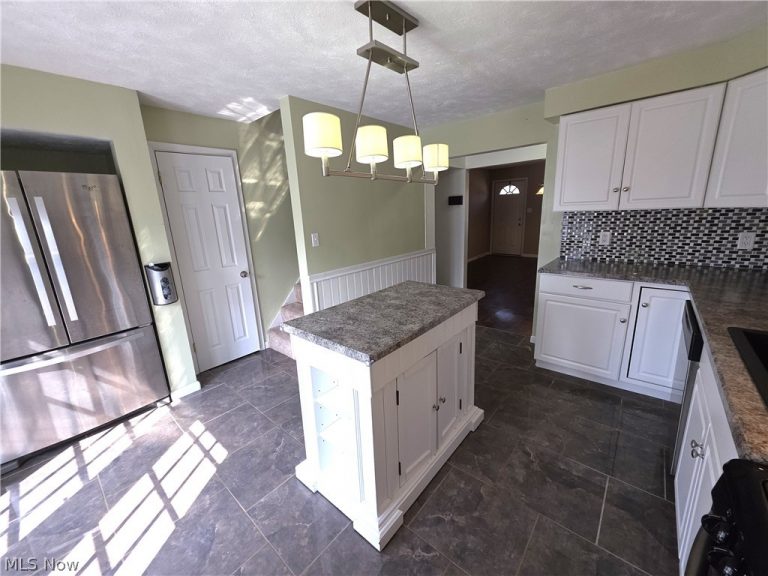 80 May Avenue, Northfield Village, OH - Photo 5