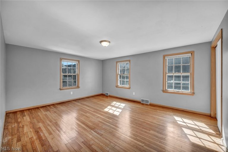 2463 Derbyshire Road, Cleveland Heights, OH - Photo 8