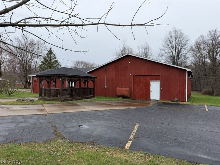 10222 Bundysburg Road, Middlefield, OH - Photo 4