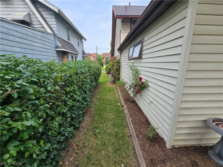 1043 Oakland Avenue, Akron, OH - Photo 5