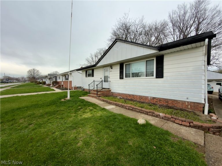 30405 Vineyard Road, Willowick, OH - Photo 2
