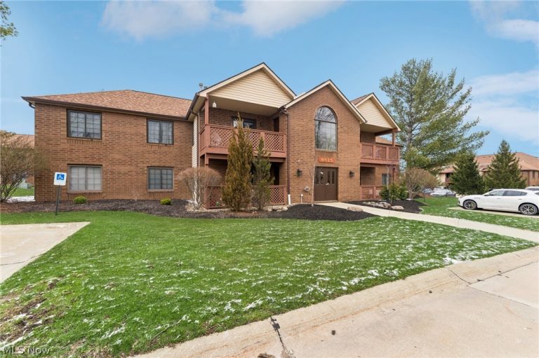 8615 Scenicview Drive, Broadview Heights, OH - Photo 4