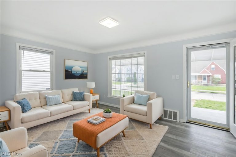 30025 Elgin Road, Wickliffe, OH - Photo 4