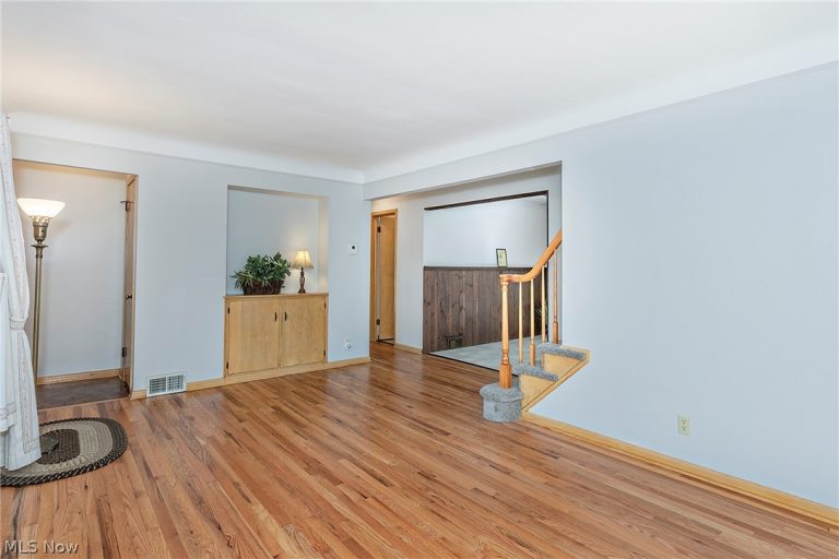 30104 Warren Road, Wickliffe, OH - Photo 8