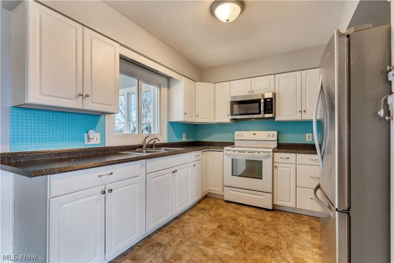 1923 Caroline Avenue, Norton, OH - Photo 8