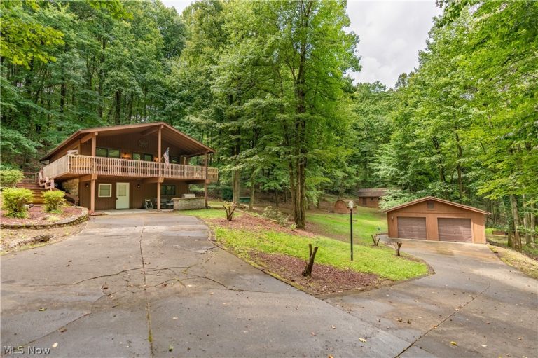 7924 Eberhart Road, Dover, OH - Photo 2