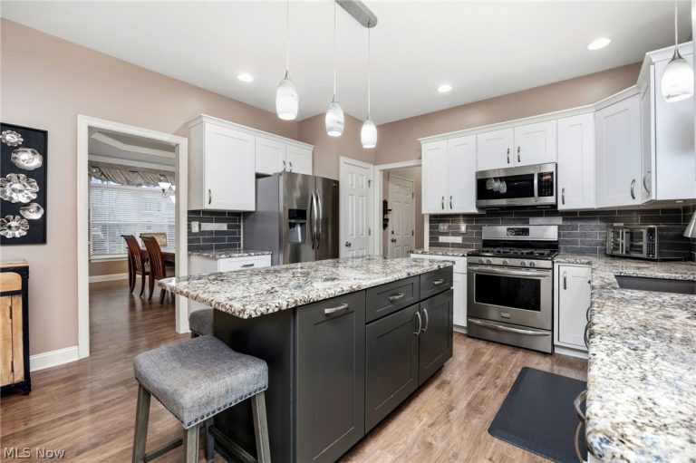 1286 Freeport Drive, Medina, OH - Photo 3