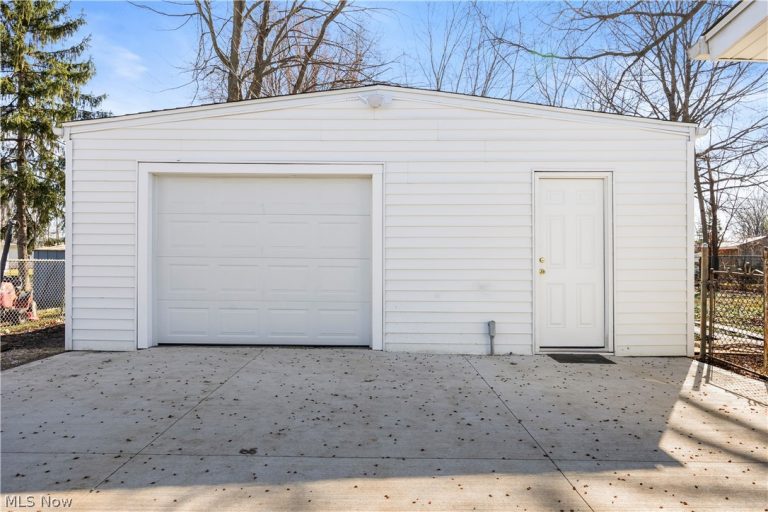 12361 Avalon Drive, Grafton, OH - Photo 6