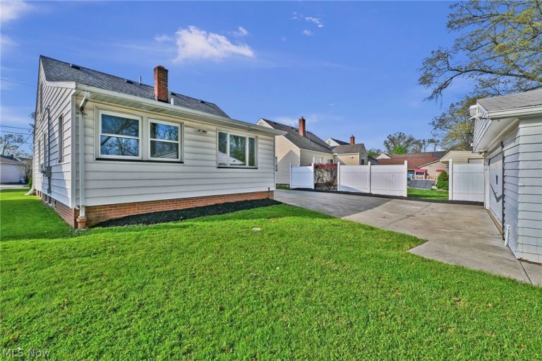 612 North Street, Brooklyn Heights, OH - Photo 4
