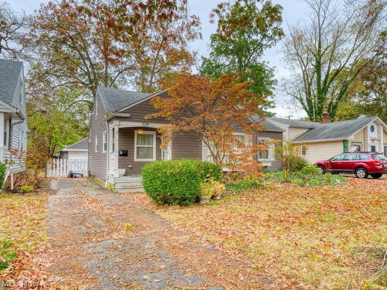 559 Kenilworth Road, Bay Village, OH, 44140