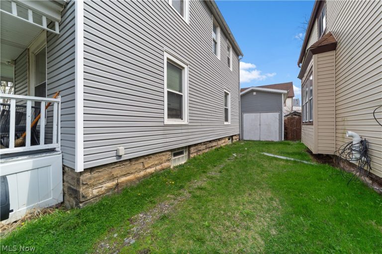 122 Elbe Street, Elyria, OH - Photo 6