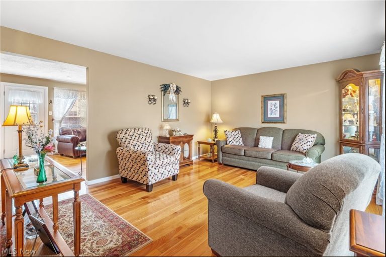 880 Markham Avenue, Cuyahoga Falls, OH - Photo 3