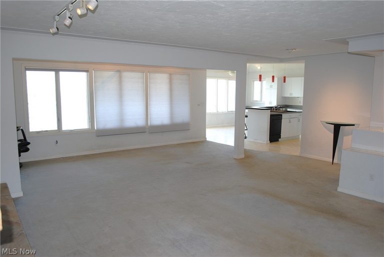2025 Erie Avenue, Lorain, OH - Photo 8
