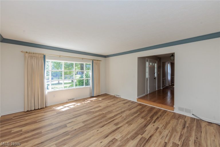 33403 Cromwell Drive, Solon, OH - Photo 4
