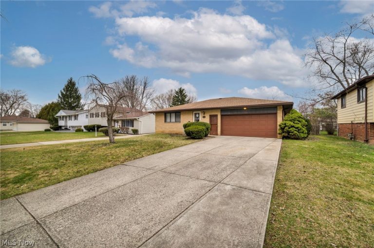 24419 Ronan Road, Bedford Heights, OH - Photo 3