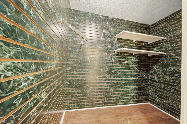 6686 Hogan Way, Canton, OH - Photo 8