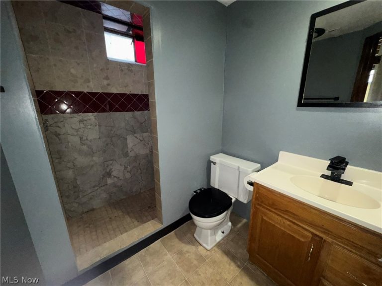 581 332nd Street, Eastlake, OH - Photo 2