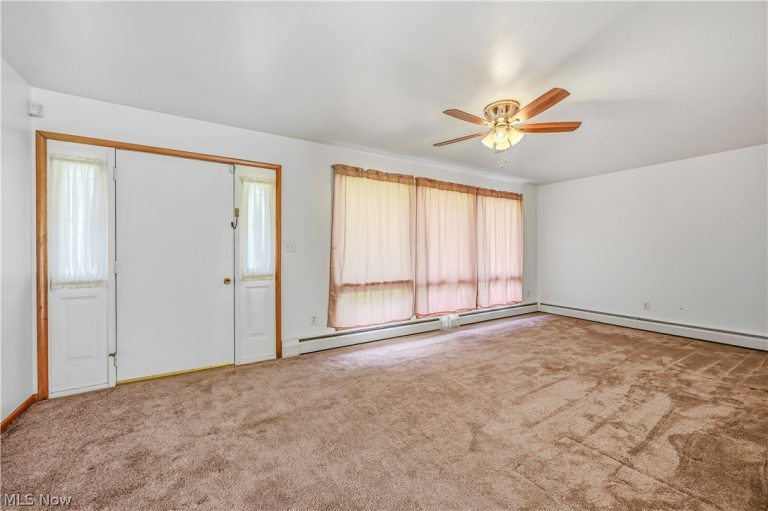 7156 Chestnut Ridge Road, Hubbard, OH - Photo 8