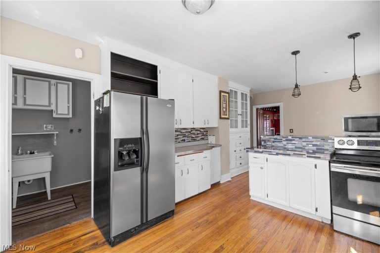 3372 Mayfield Road, Cleveland Heights, OH - Photo 4