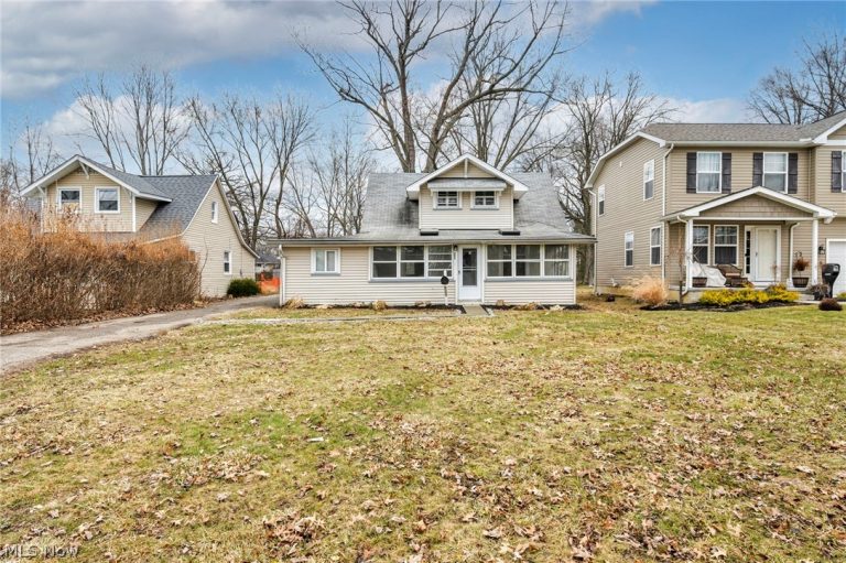 295 E 238th Street, Euclid, OH - Photo 2