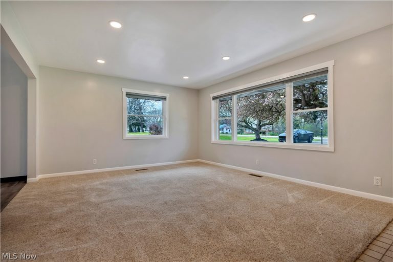 300 Homeworth Road, Alliance, OH - Photo 3