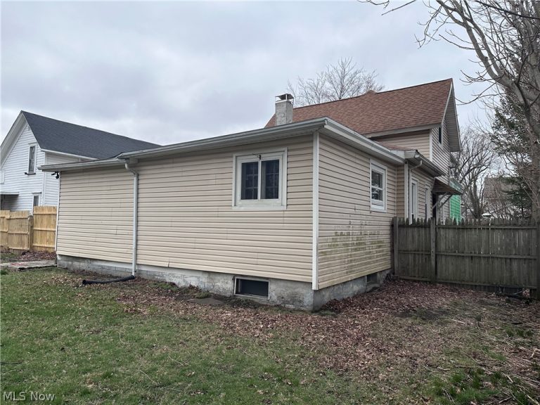 284 Clay, Conneaut, OH - Photo 3