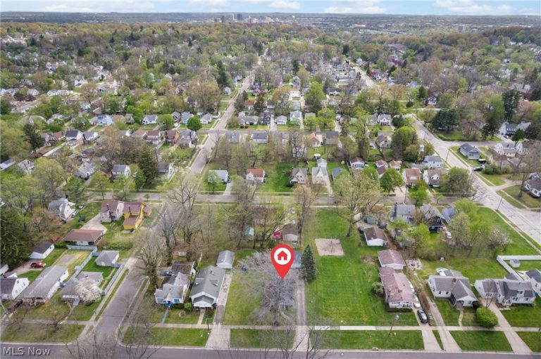 1037 Hardesty Boulevard, Akron, OH - Photo 2