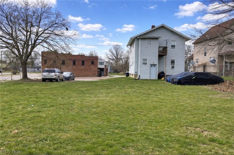 296 Cole Avenue, Akron, OH - Photo 2