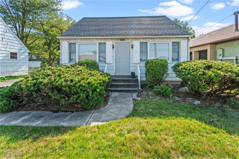 5363 Oberlin Avenue, Lorain, OH - Photo 2