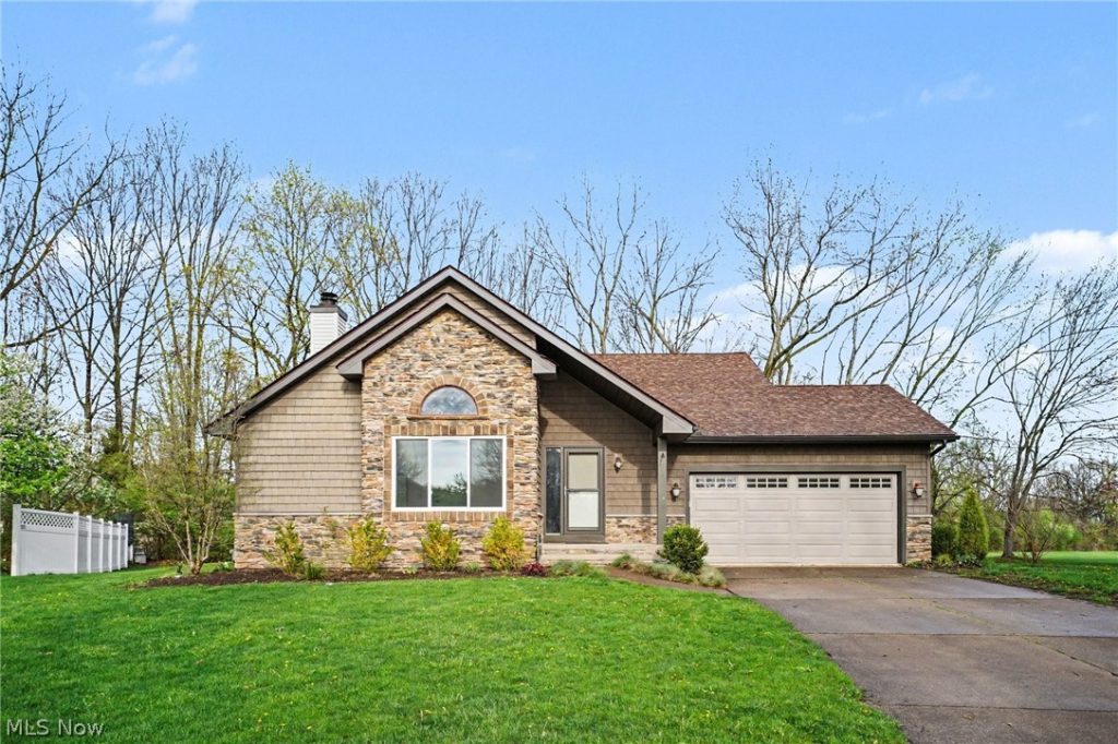 9505 Green Valley Drive, Mentor, OH