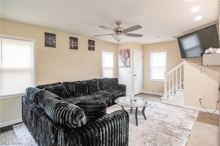 1121 Woodward Avenue, Akron, OH - Photo 6