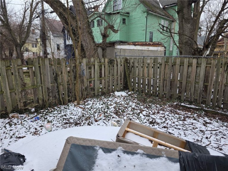 10117 Somerset Avenue, Cleveland, OH - Photo 6