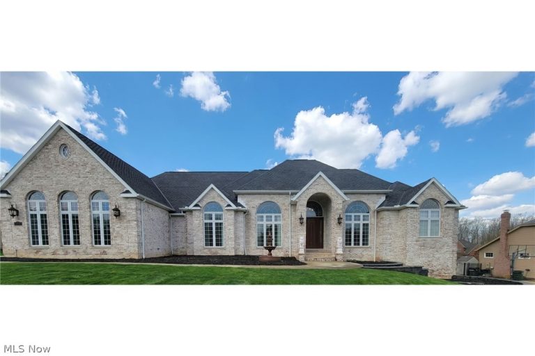 10584 Queens Way, North Royalton, OH, 44133