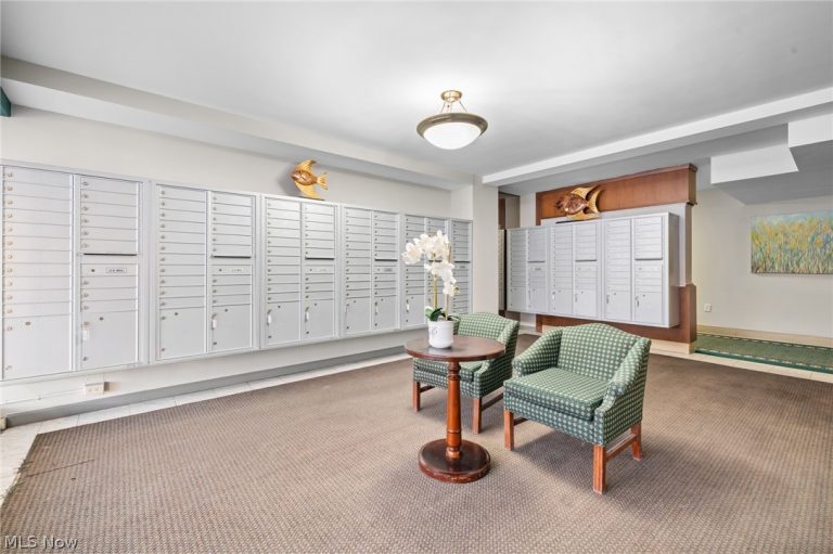 11820 Edgewater Drive #915, Lakewood, OH - Photo 3